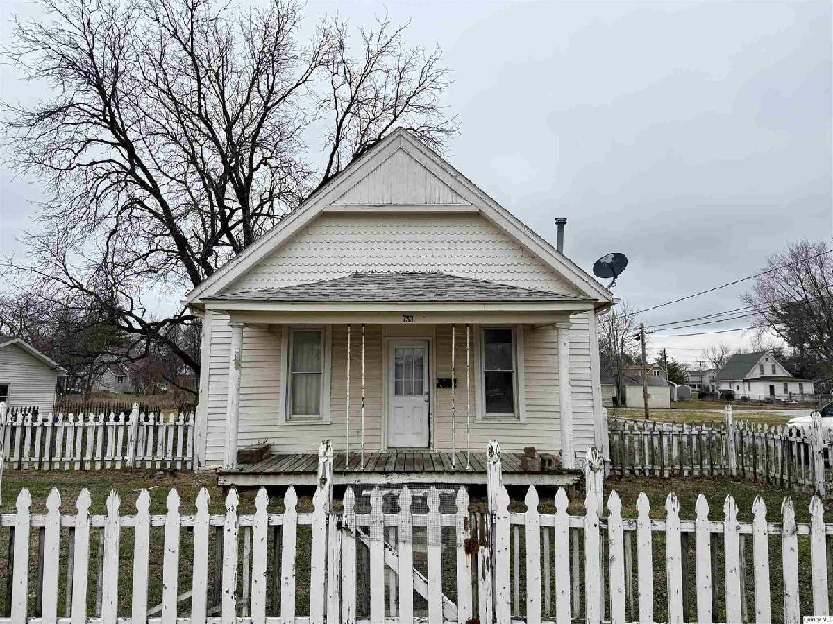  For Sale Carthage Illinois, 733 Buchanan