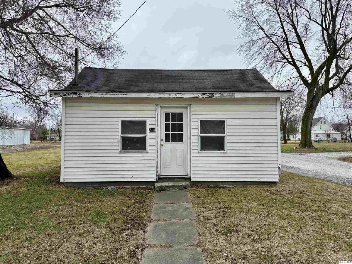  For Sale Carthage Illinois, 718 - 718 1/2 Buchanan