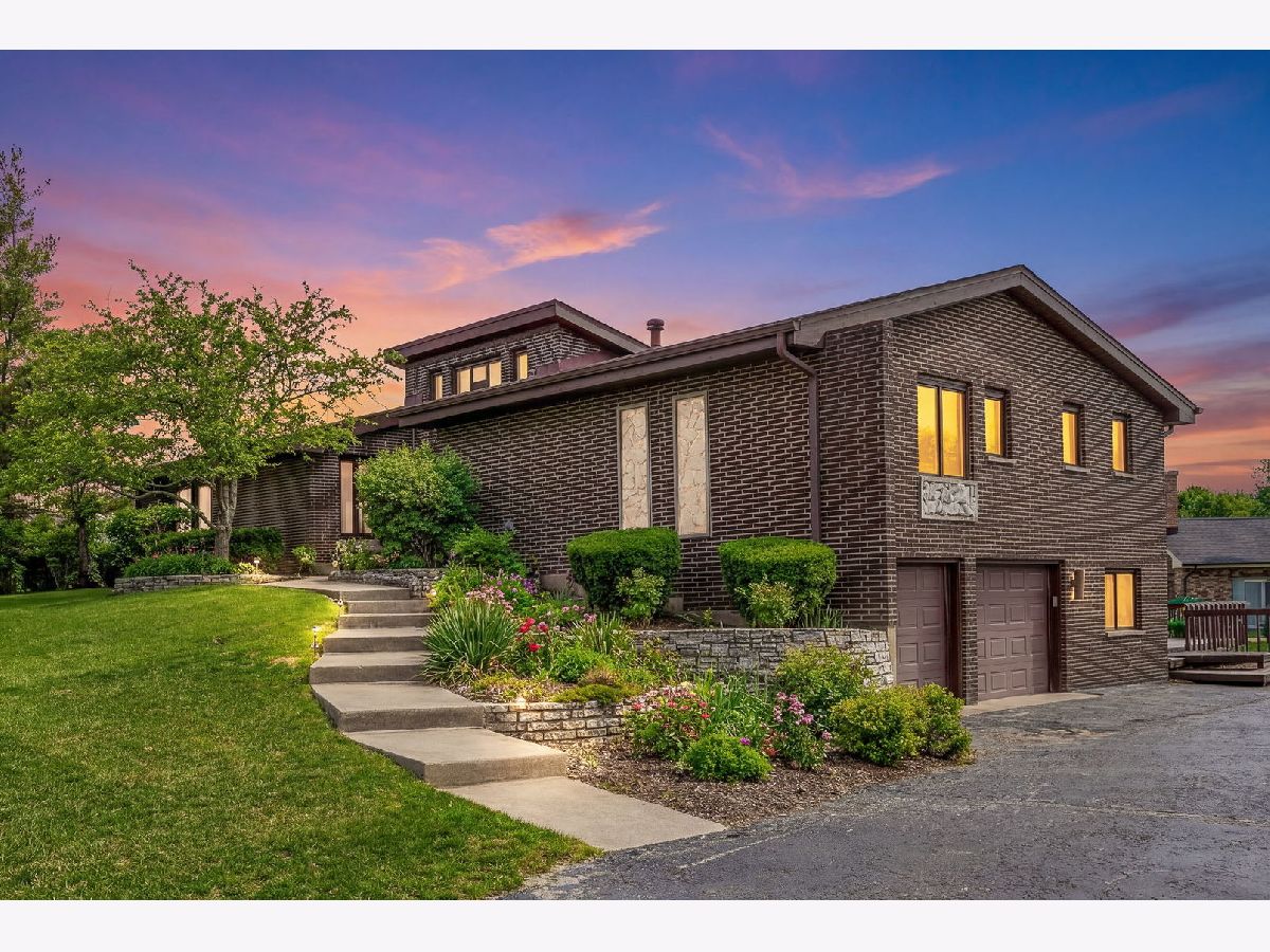  For Sale Darien Illinois, 8405 Carriage Green Drive