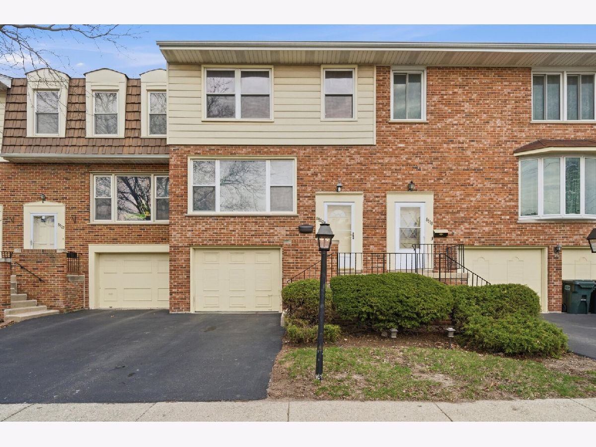 Townhomes For Sale Williamsburg Brookfield Illinois, 8820 Plainfield Road