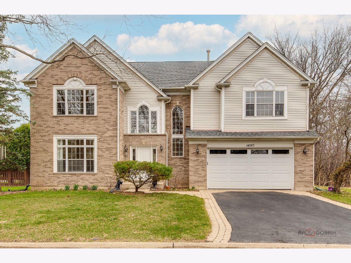 Homes For Sale Brookhaven Libertyville Illinois, 14200 Oakwood Court