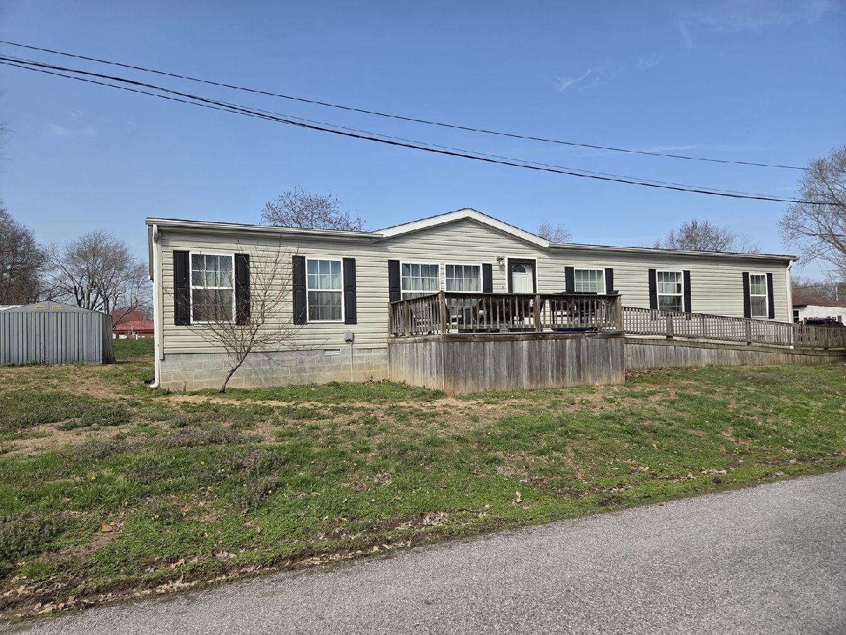  For Sale Mcleansboro Illinois, 104 Douglas Street