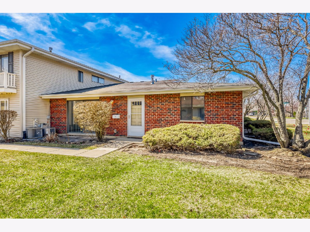 Townhomes & Condos & Homes For Sale Weathersfield Commons Schaumburg Illinois, 1318 Yarmouth Court