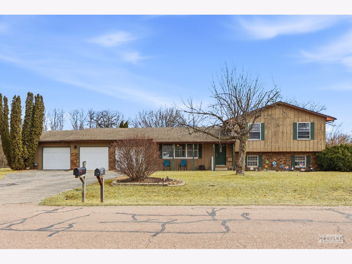 Homes For Sale Lake Holiday Somonauk Illinois, 1238 Lakewood Drive