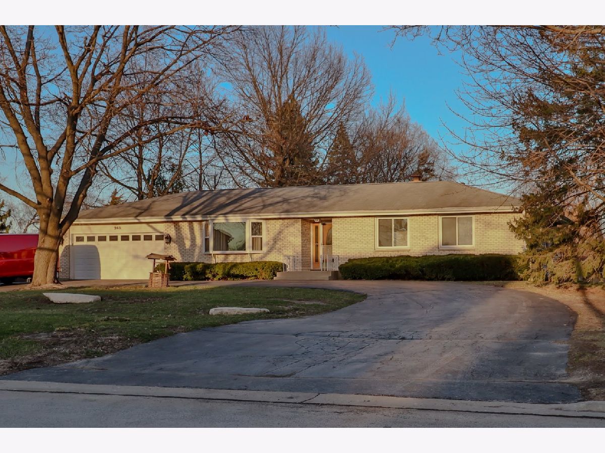  For Sale Roselle Illinois, 7N240 West End Road