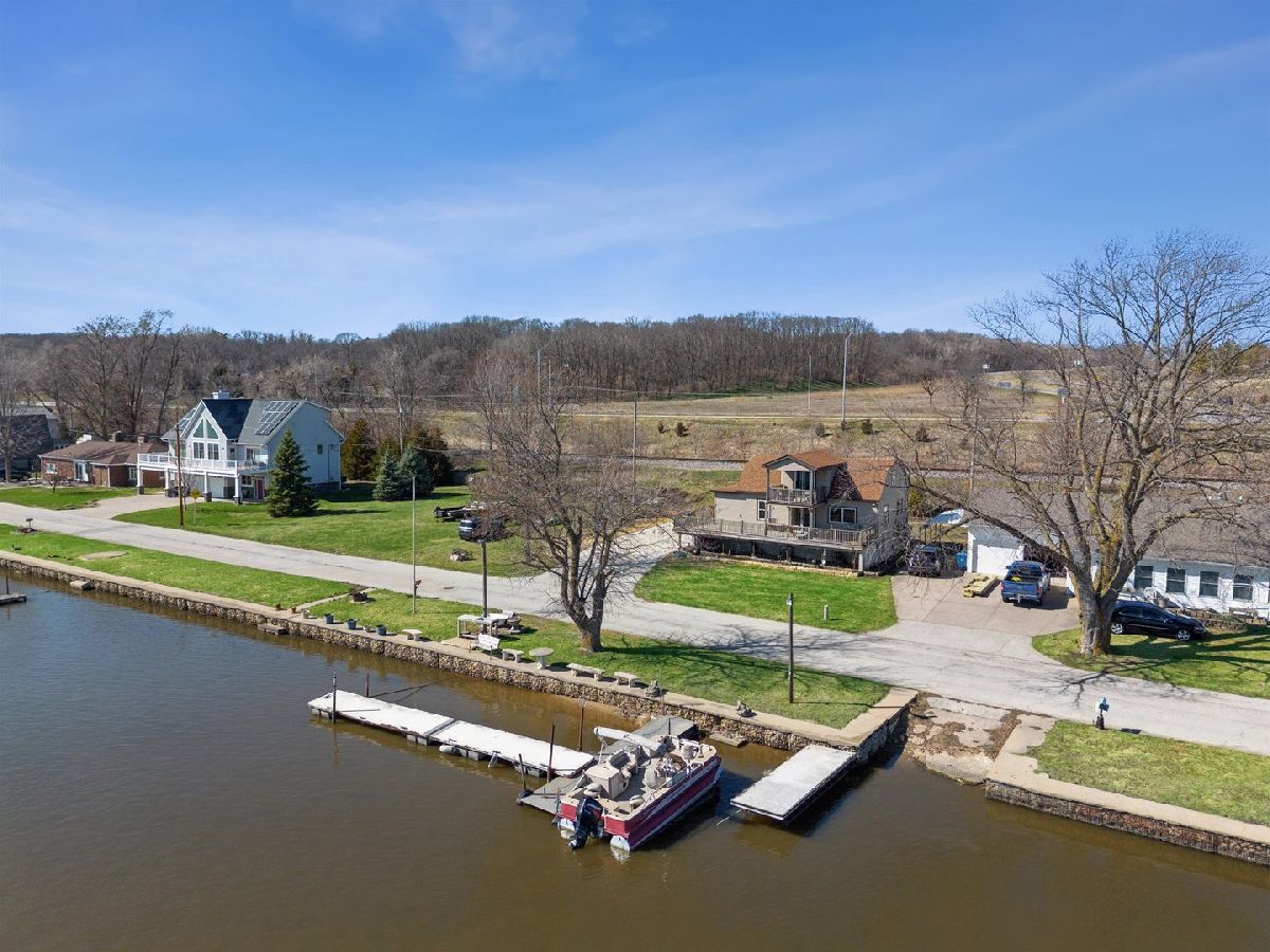  For Sale Le Claire Iowa, 1811 Canal Shore Drive