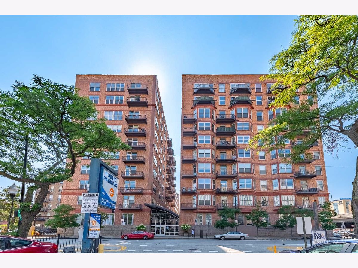 Condominiums Rented Clinton Complex Chicago Illinois, 500 Clinton