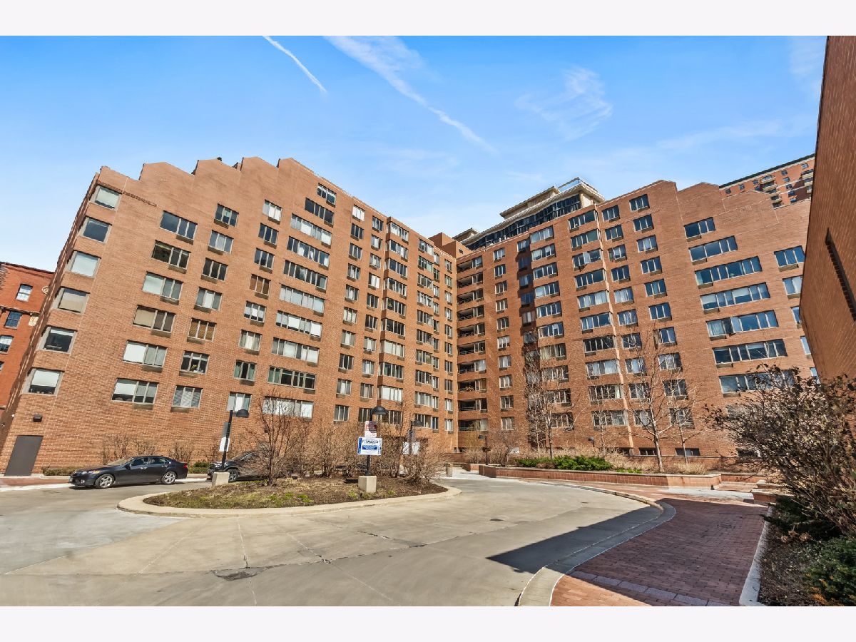 Condos & Townhomes & Homes For Sale Dearborn Park Chicago Illinois, 801 Plymouth Court