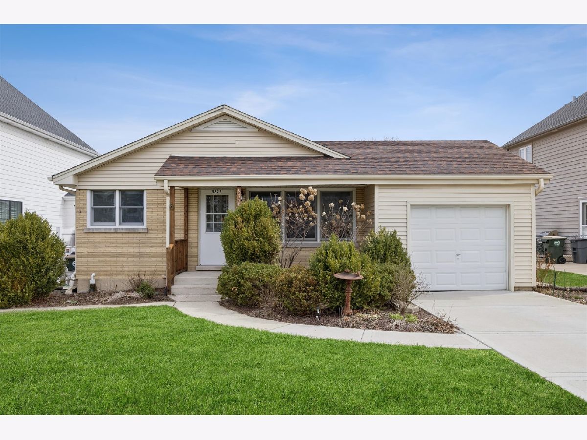  For Sale Countryside Illinois, 5325 Catherine Avenue