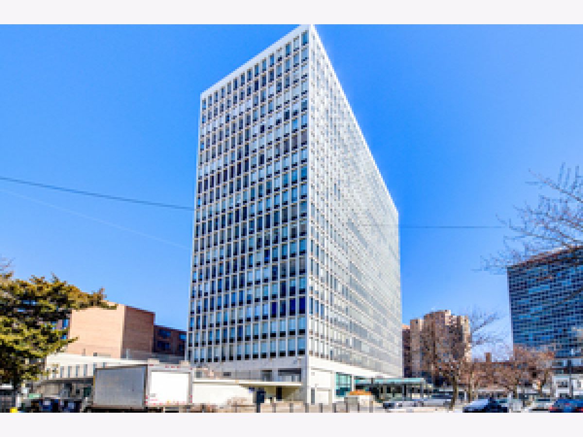 Condominiums Rented Park West Condos Chicago Illinois, 444 Fullerton