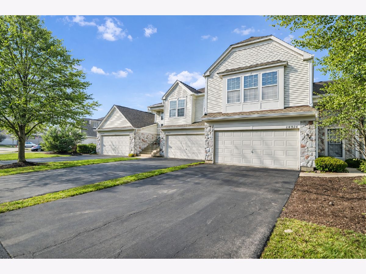 Homes & Townhomes & Condos For Sale Auburn Lakes Plainfield Illinois, 24924 Franklin Lane
