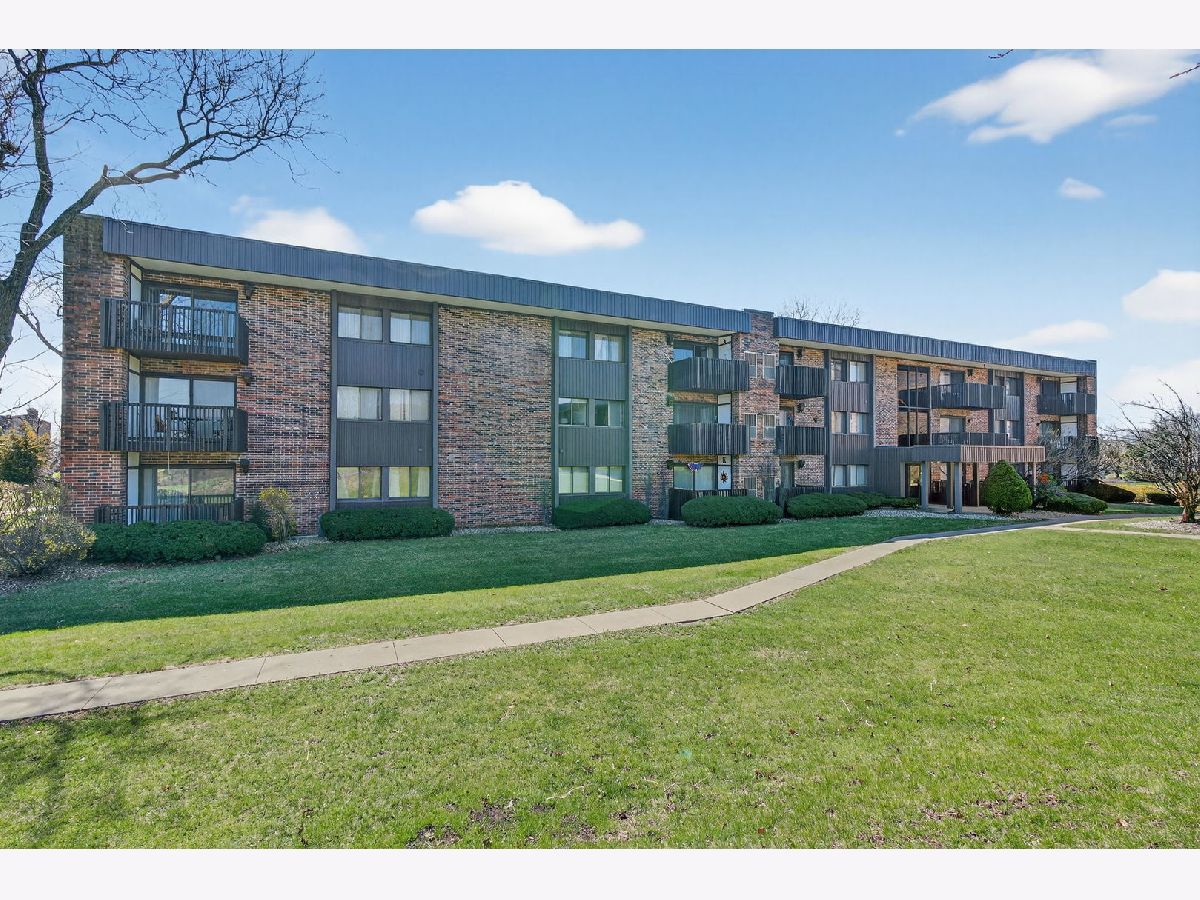 Condominiums For Sale Woodlawn Terrace Joliet Illinois, 1502 Woodbridge Road
