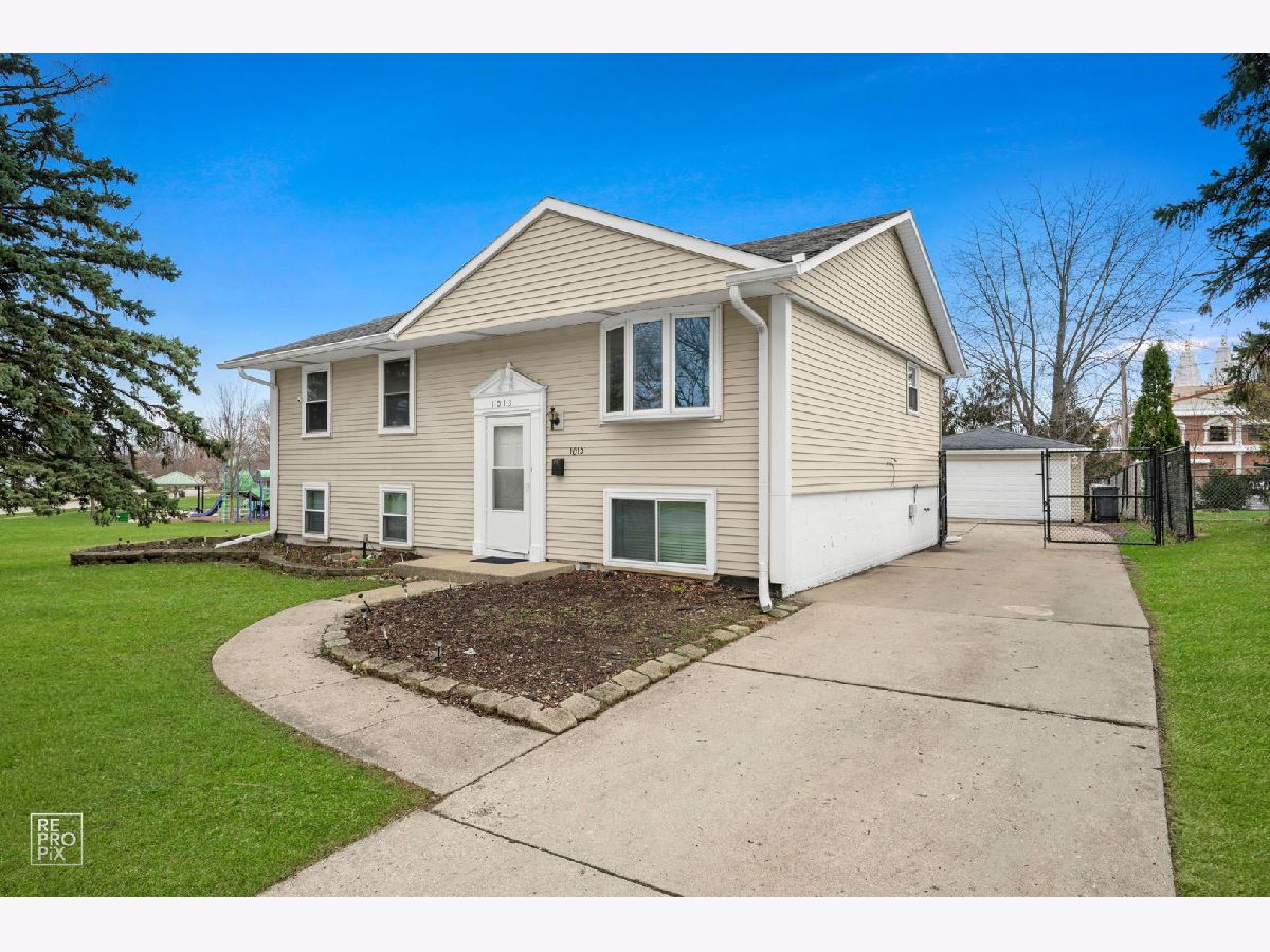 Homes & Townhomes For Sale Woodland Heights Streamwood Illinois, 1013 Sunnydale Boulevard