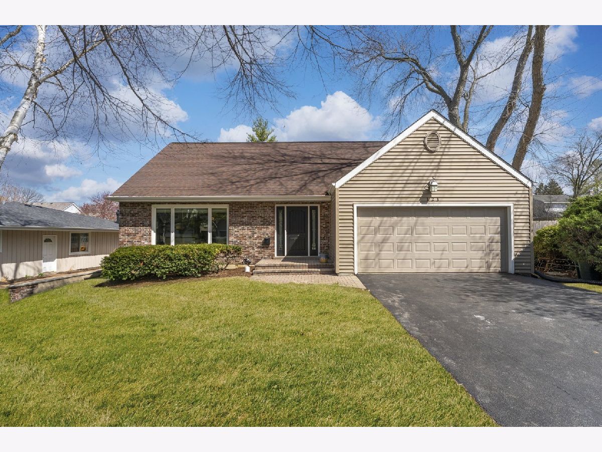  For Sale Barrington Illinois, 121 Glendale Avenue