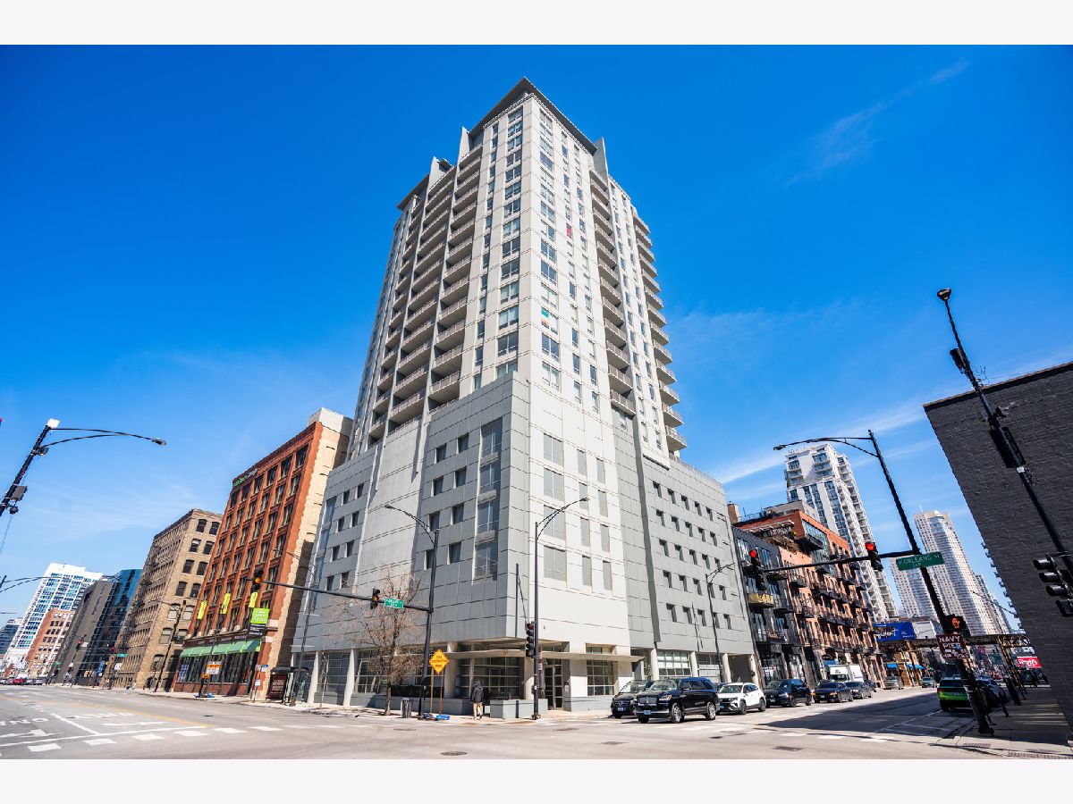 Condominiums For Sale Grand Orleans Chicago Illinois, 330 Grand Avenue