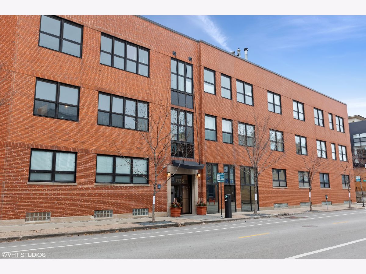  Rented Chicago Illinois, 1728 Damen