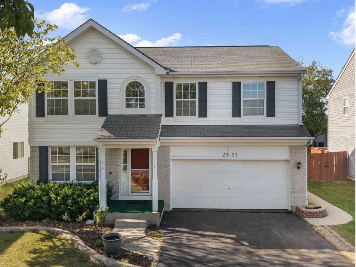 Homes & Condos & Townhomes For Rent Meadowbrook Lake In The Hills Illinois, 2521 Waterford