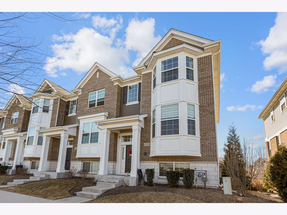 Townhomes For Rent Emerson Park Naperville Illinois, 4320 Monroe