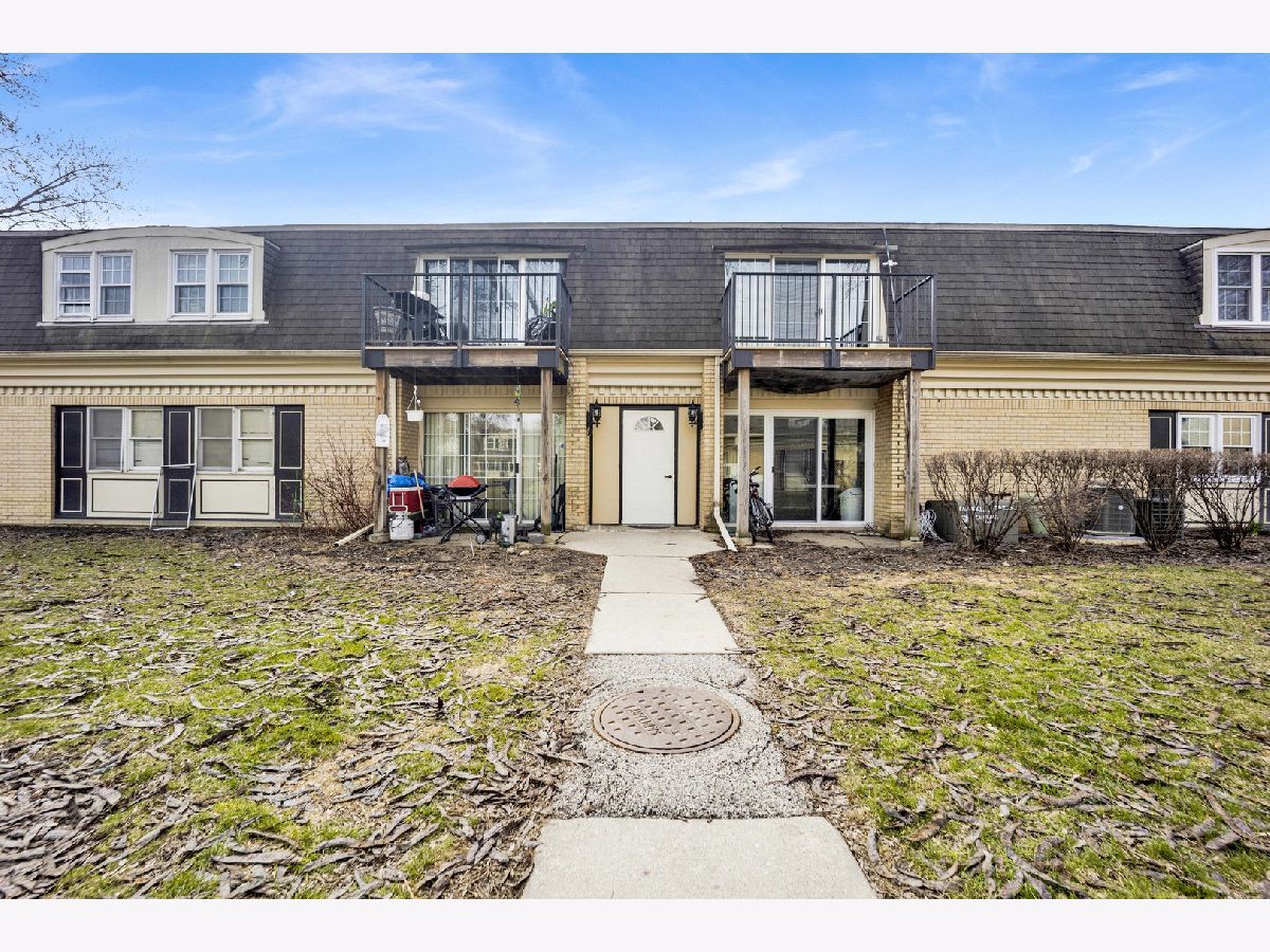 Condominiums For Sale Pleasant Run Wheeling Illinois, 1145 Pleasant Run Drive