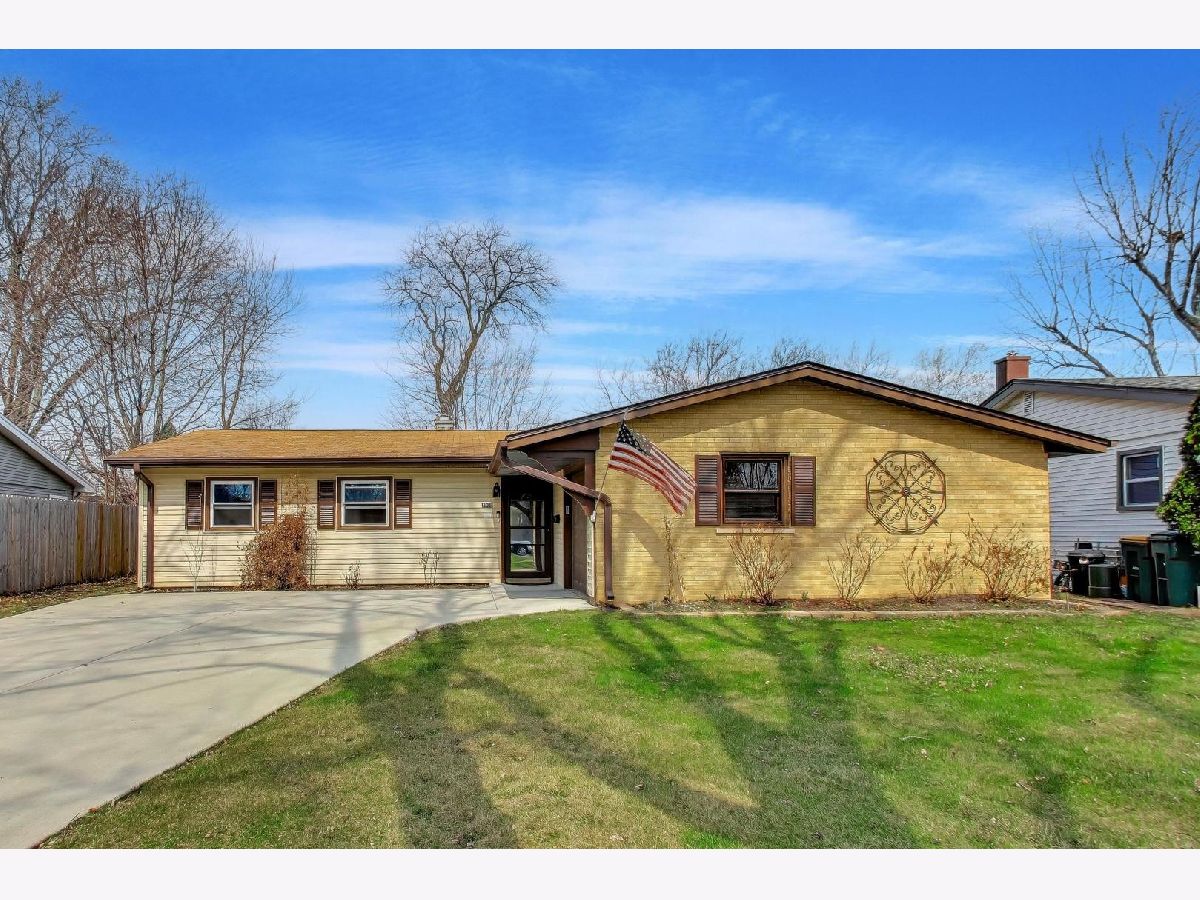  For Sale Wheeling Illinois, 1008 Woodland Drive