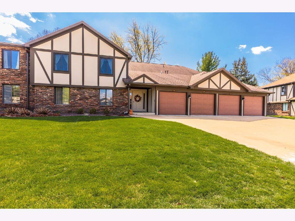 Condos & Townhomes For Sale Brandywine Bloomington Illinois, 27 Brandywine Court