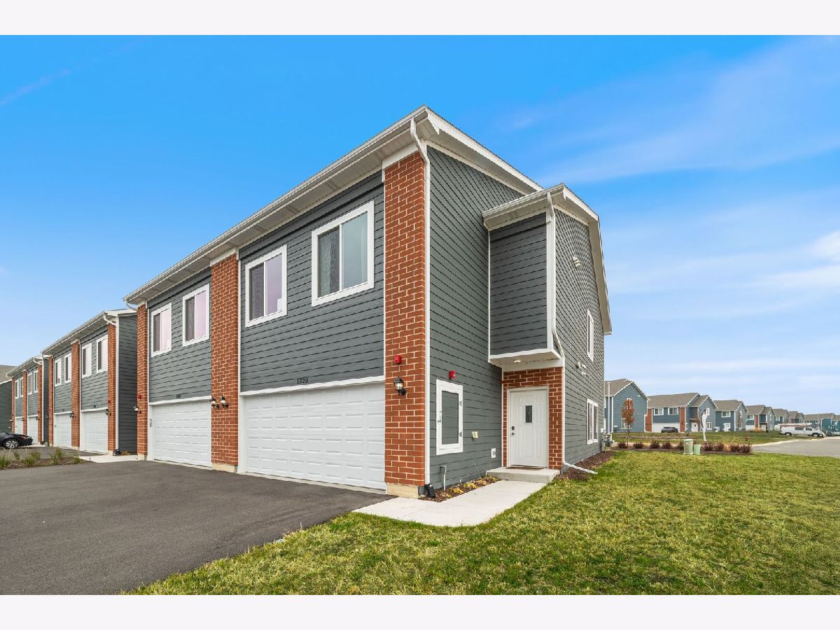 Condos & Townhomes For Sale Townes Of Kendall Market Place Yorkville Illinois, 1243 Gillespie Lane