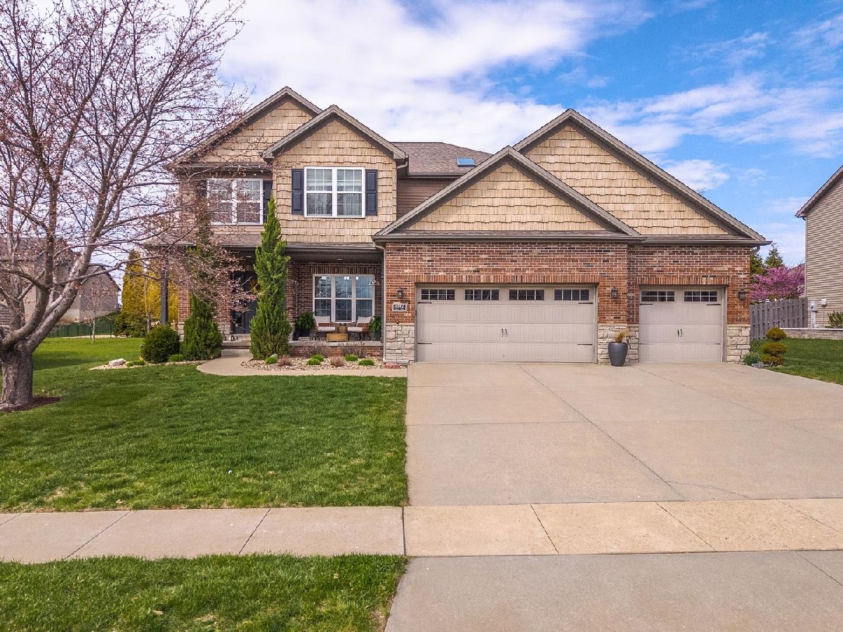 Homes & Condos & Townhomes For Sale Grove On Kickapoo Creek Bloomington Illinois, 6002 Jackpine Road