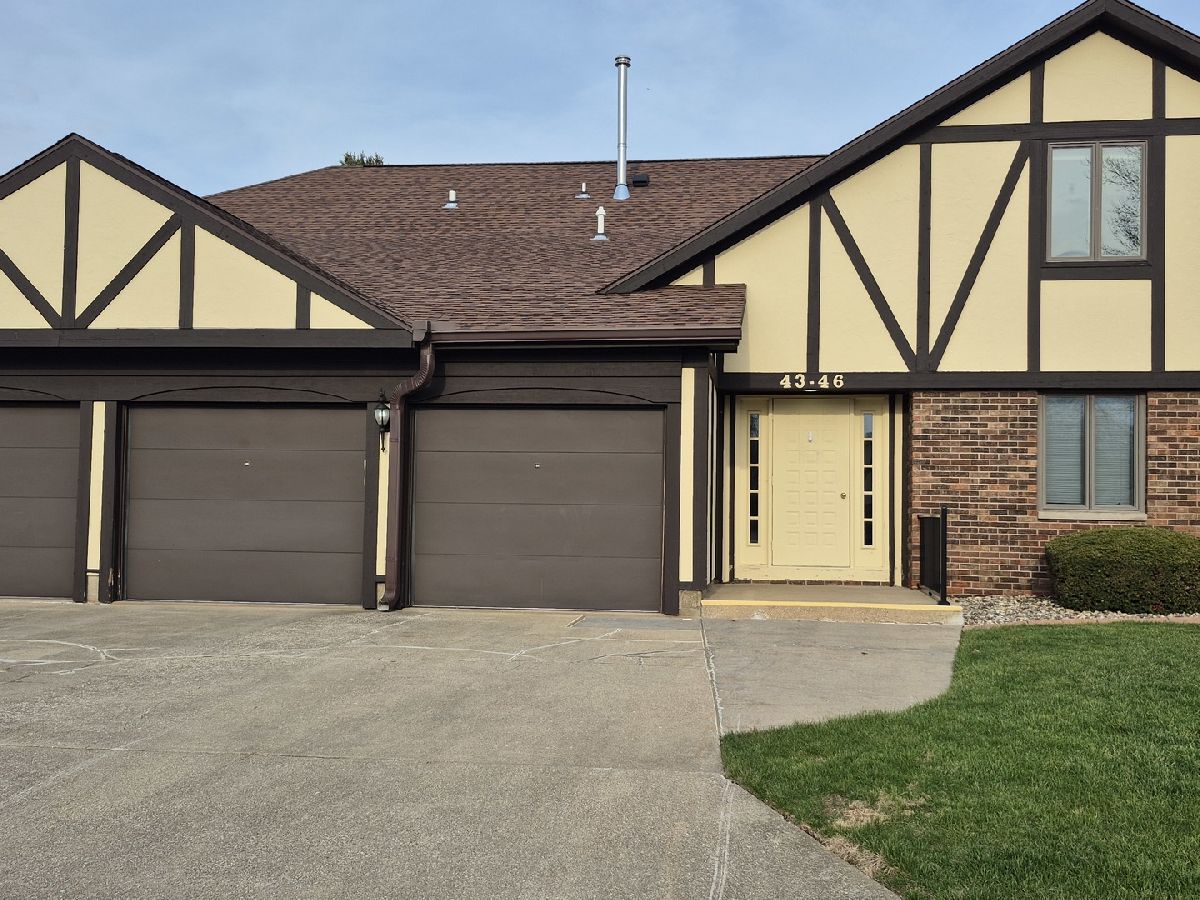  For Sale Pontiac Illinois, 43 Crystal Court