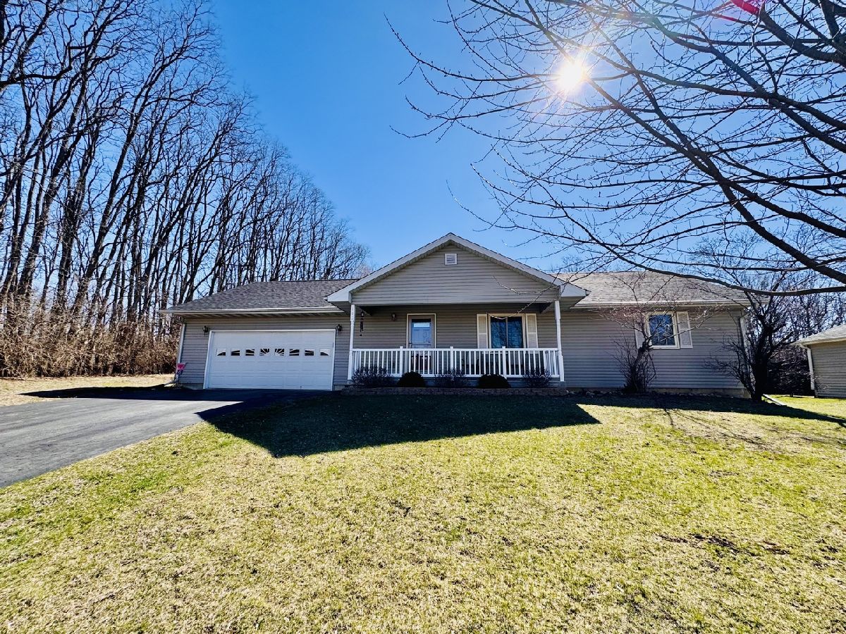  For Sale Dixon Illinois, 402 Woodside Place
