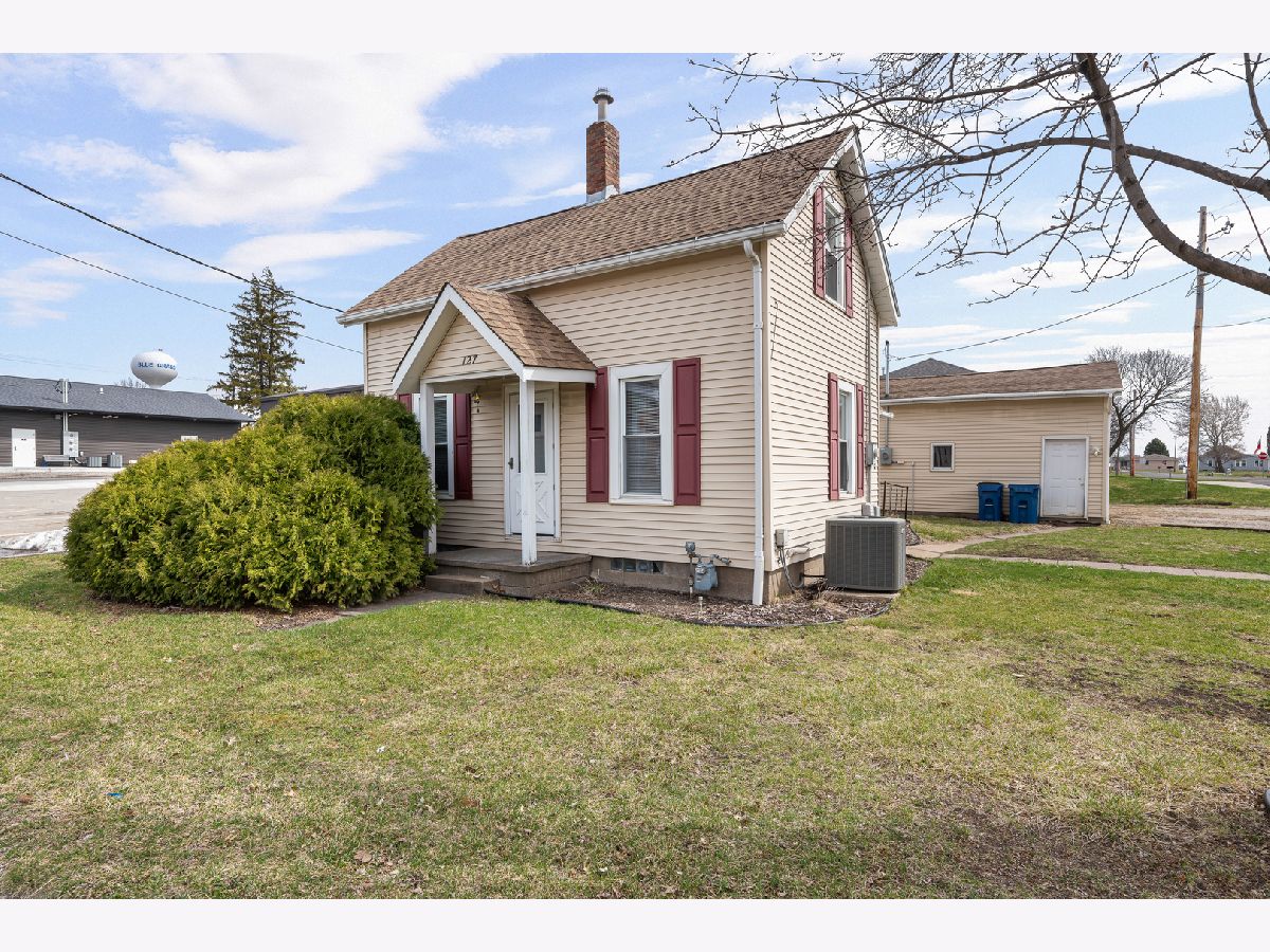  For Sale Blue Grass Iowa, 127 Mississippi Street