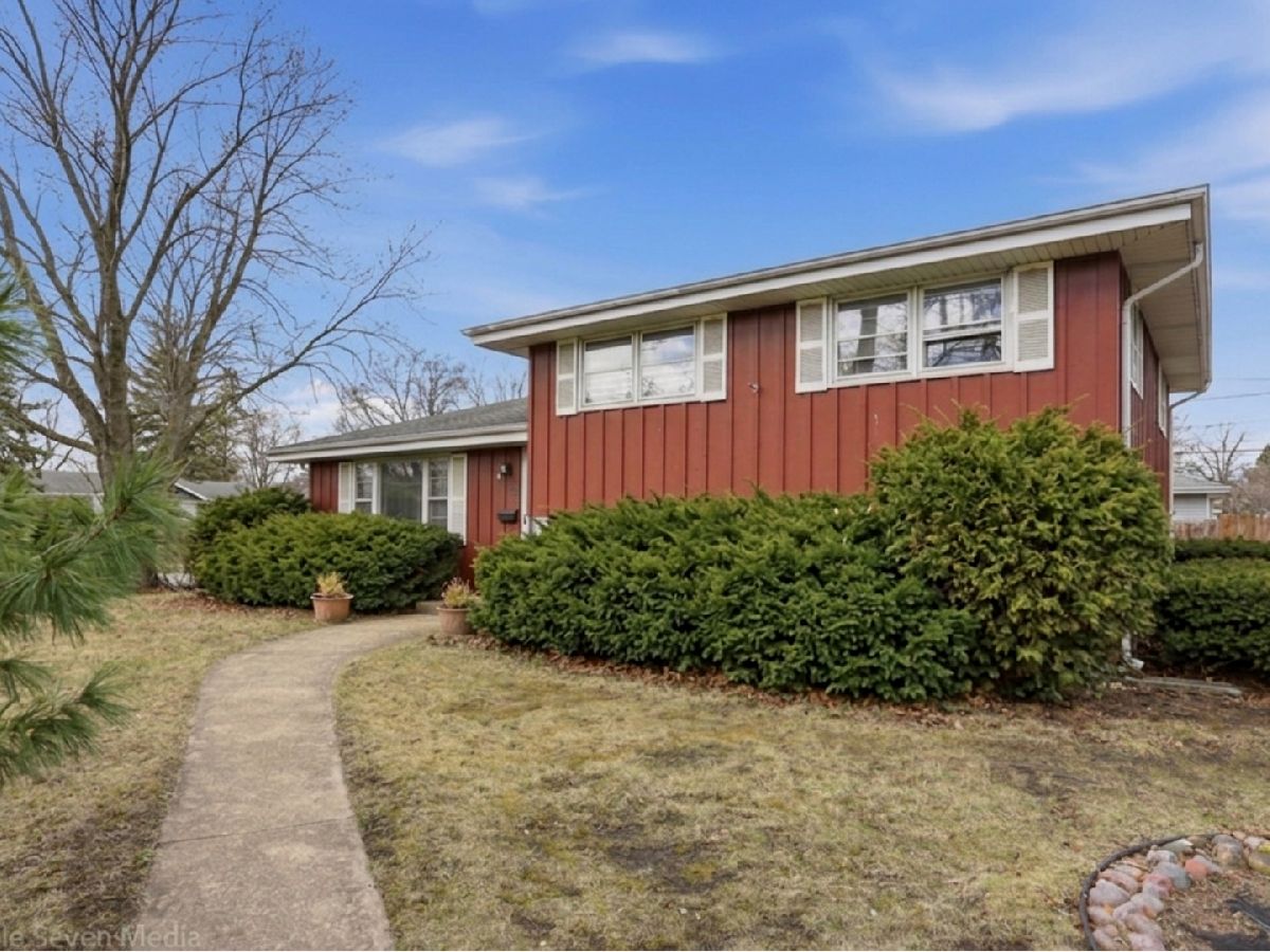 For Sale Des Plaines Illinois, 492 1st Avenue