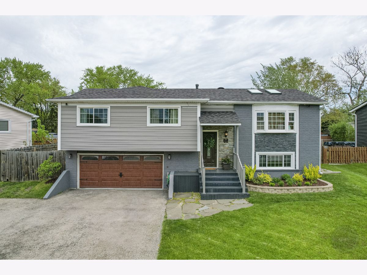  Rented Woodridge Illinois, 7215 Larchwood