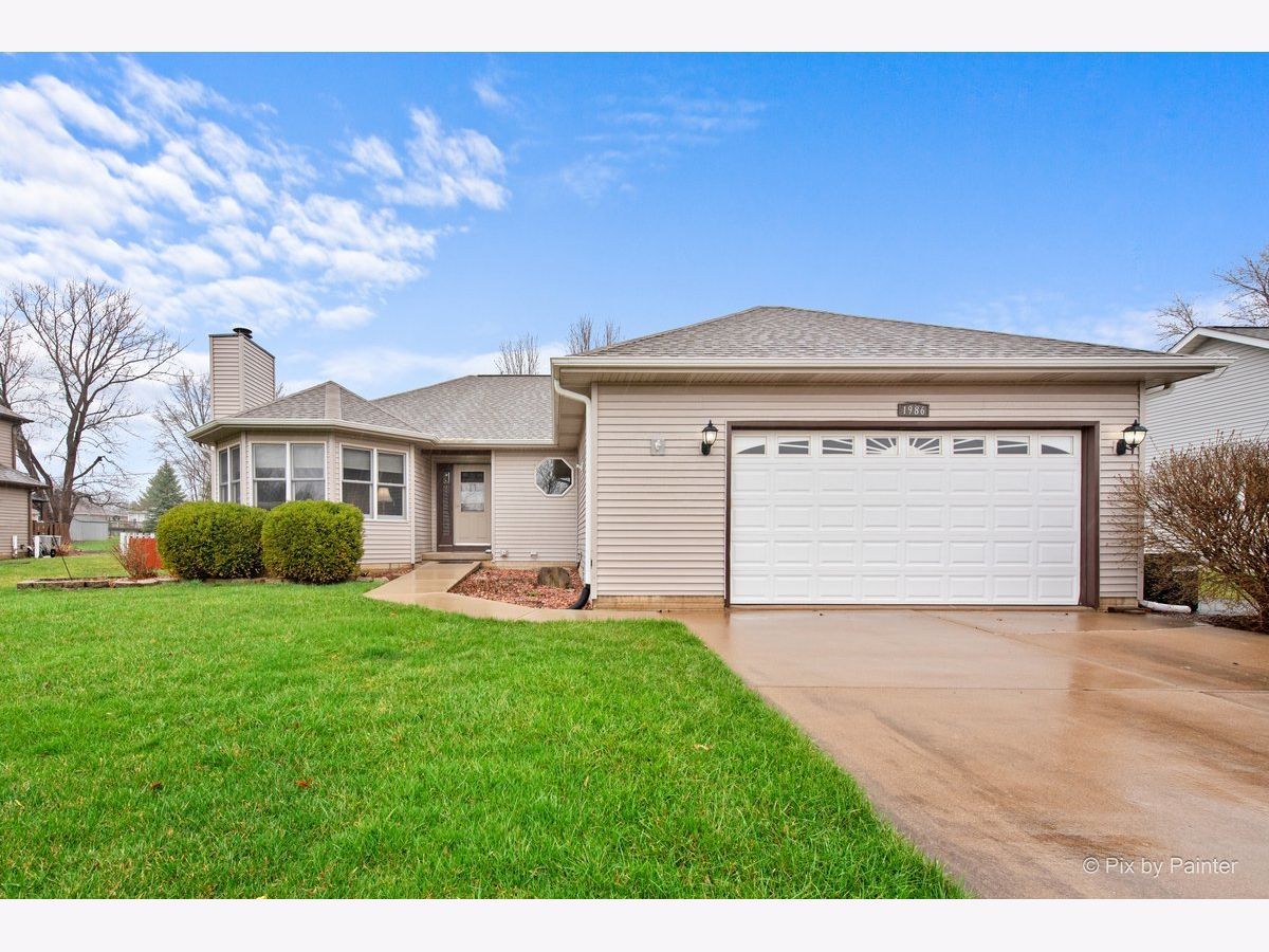 Homes For Sale Lake Holiday Lake Holiday Illinois, 1986 Rosemary Circle