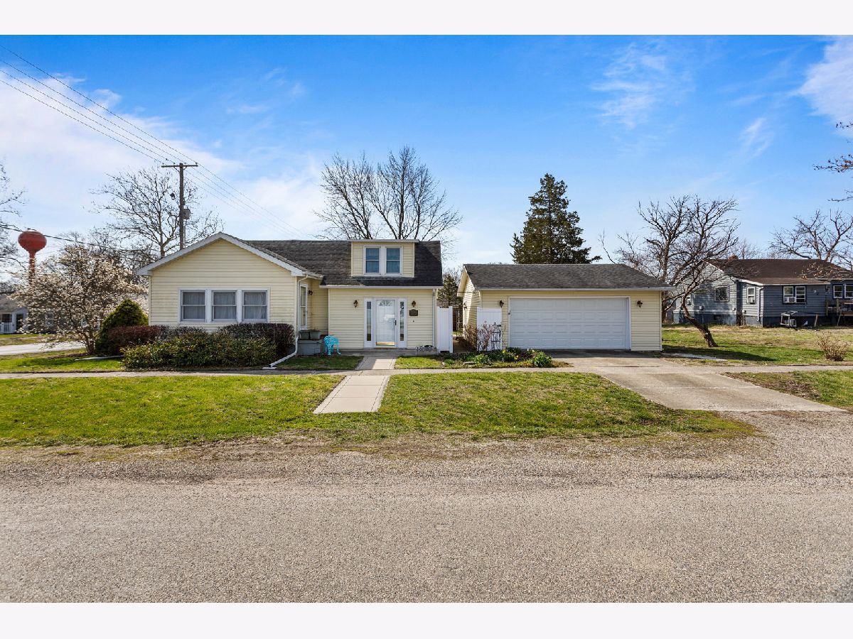  For Sale Fisher Illinois, 205 Front Street