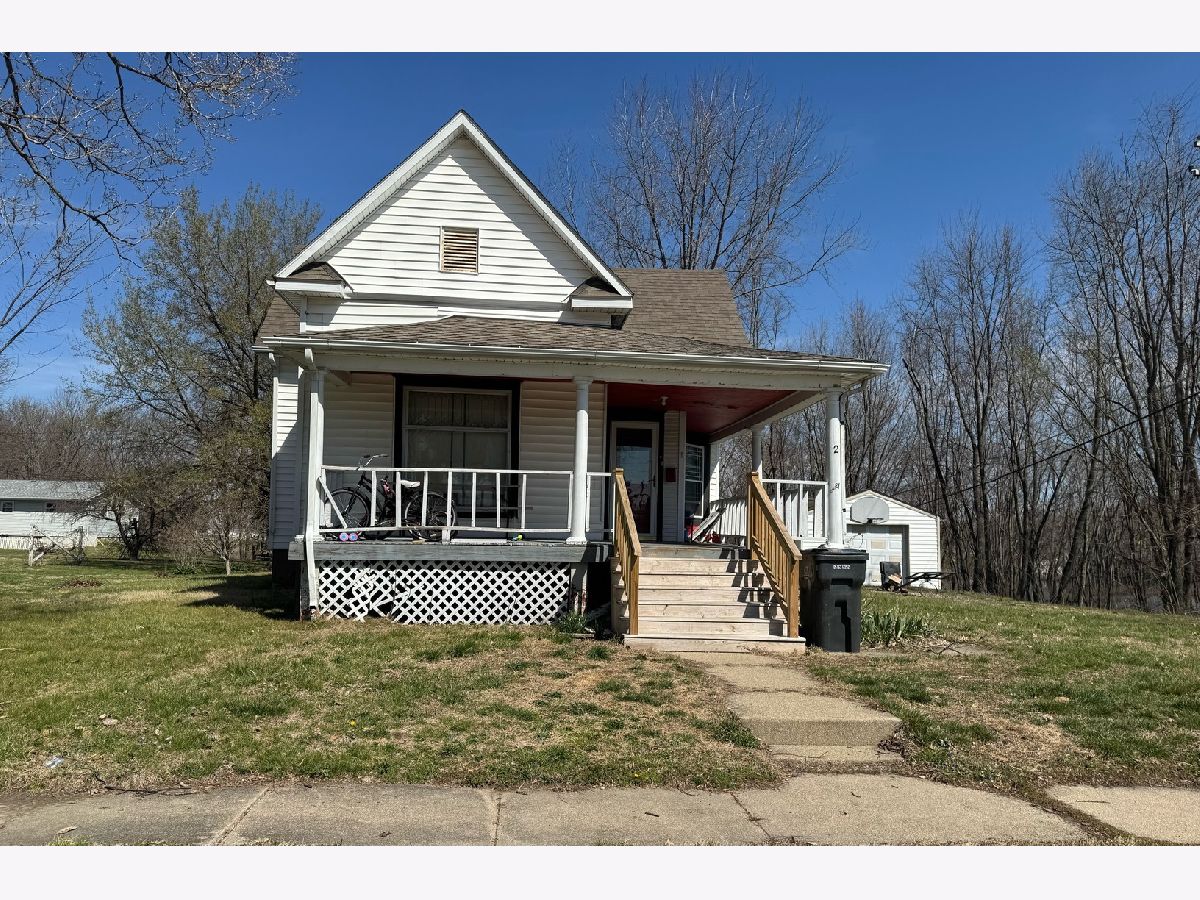 For Sale Villa Grove Illinois, 2 Vine Street