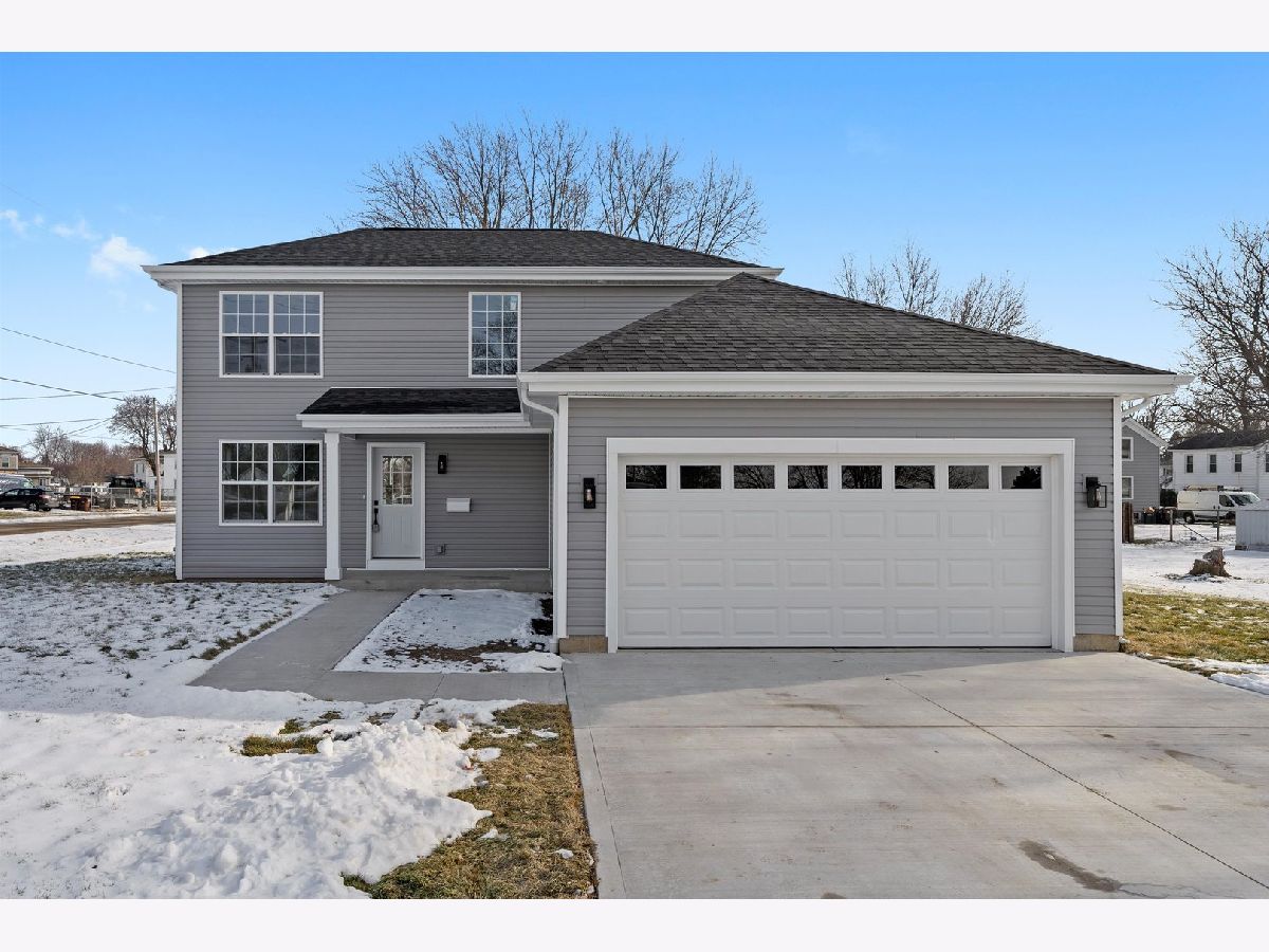  For Sale Harvard Illinois, 106 Thompson Street