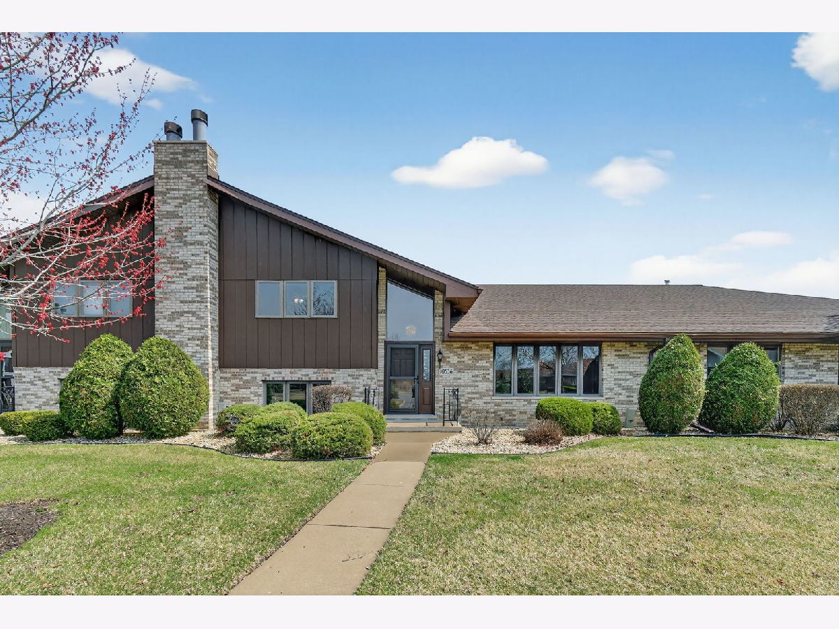 Townhomes & Condos & Homes For Sale Eagle Ridge Orland Park Illinois, 10536 Illinois Court