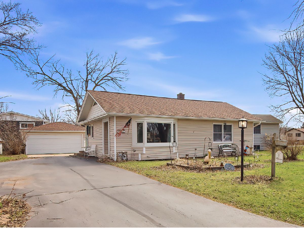  For Sale Richmond Illinois, 10004 Nippersink Drive
