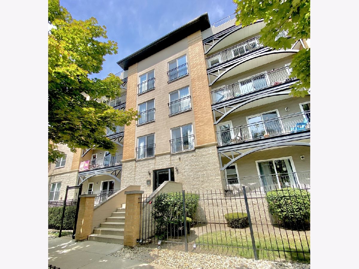 Condominiums For Rent Cortland Towers Chicago Illinois, 2720 Cortland