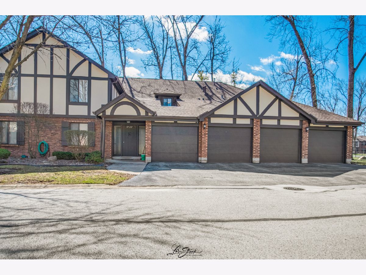  For Sale Palos Hills Illinois, 8137 Chestnut Drive