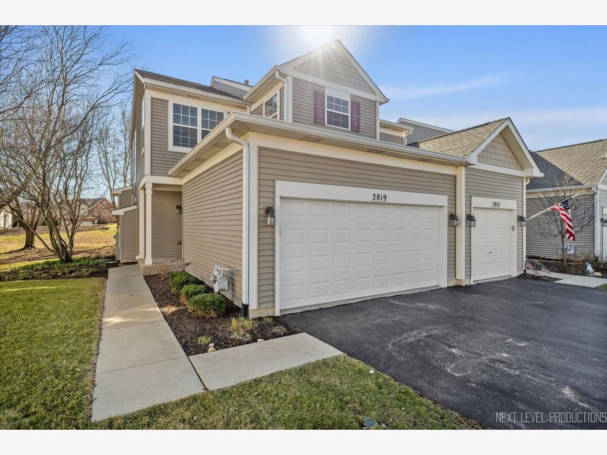 Townhomes & Condos For Rent Windridge Naperville Illinois, 2819 White Thorn