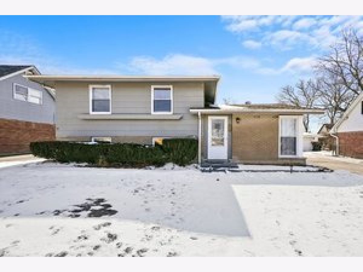  For Sale Country Club Hills Illinois, 3949 168th Place