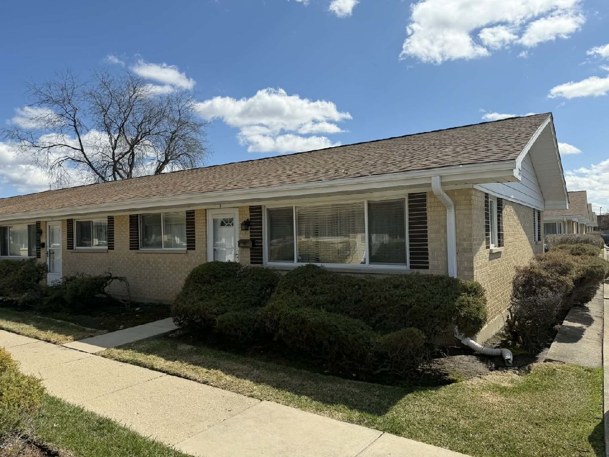  For Sale Wheeling Illinois, 813 Valley Stream Drive