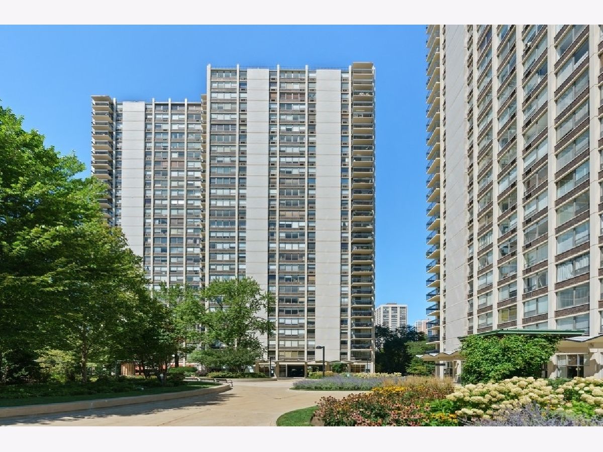 Condos & Townhomes Rented Sandburg Village Chicago Illinois