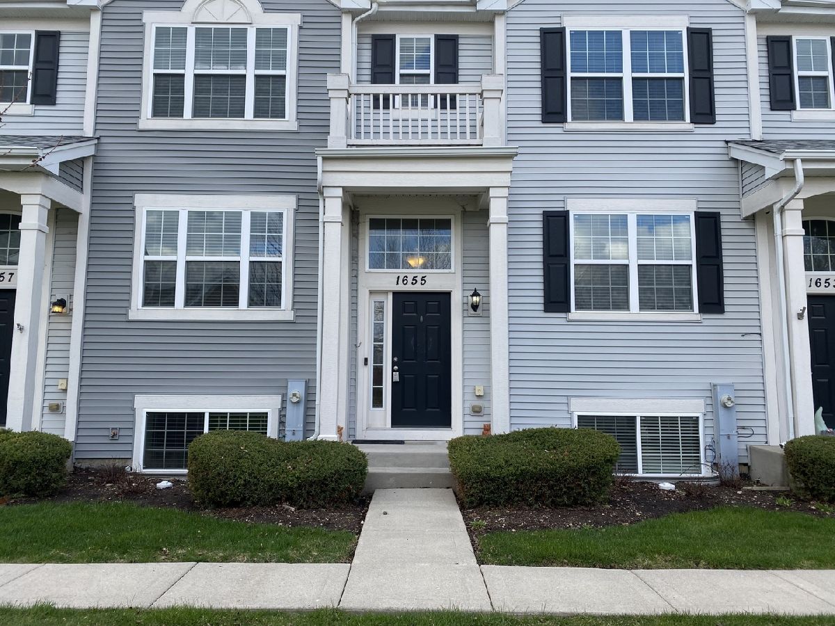 Townhomes & Condos & Homes For Rent Cambridge Lakes Pingree Grove Illinois