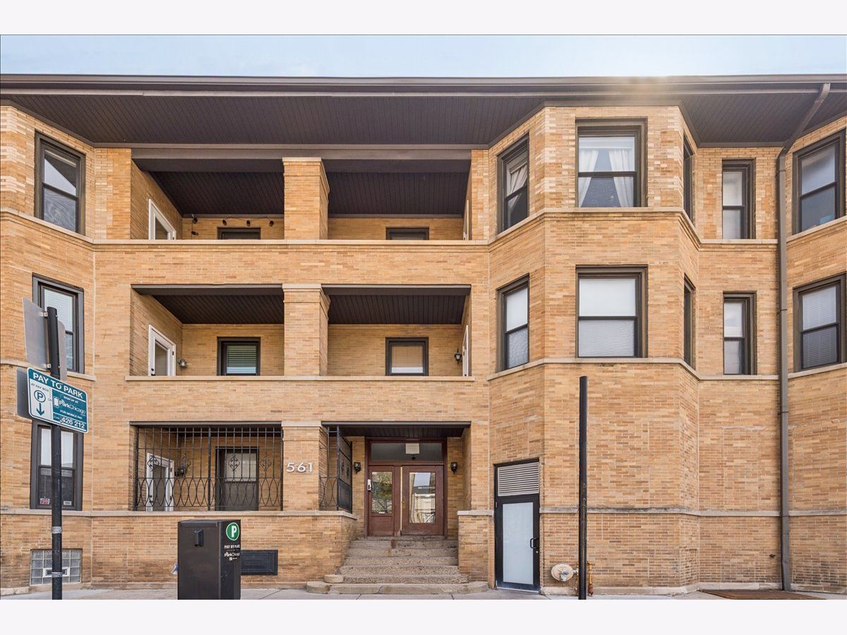  For Sale Chicago Illinois, 561 Briar Place