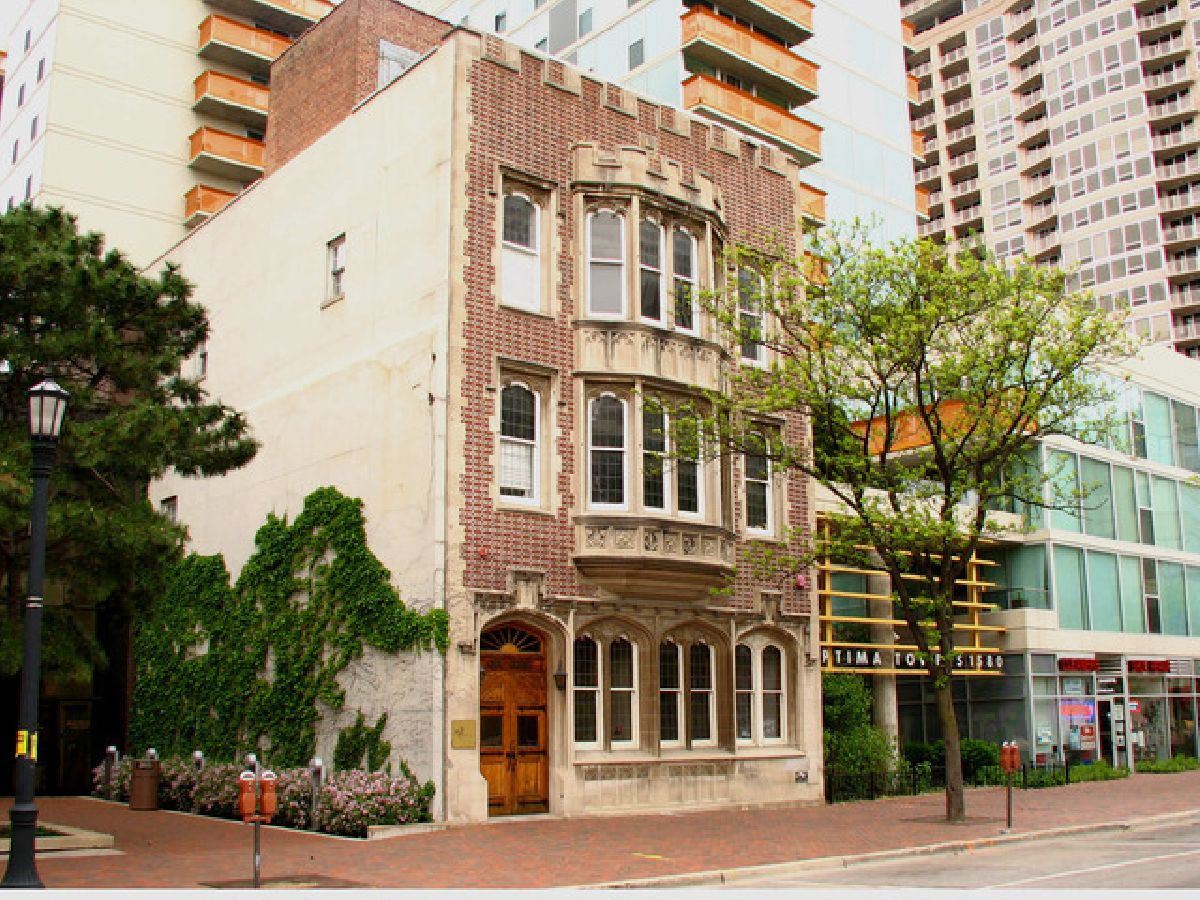  Rented Evanston Illinois, 1580 Sherman