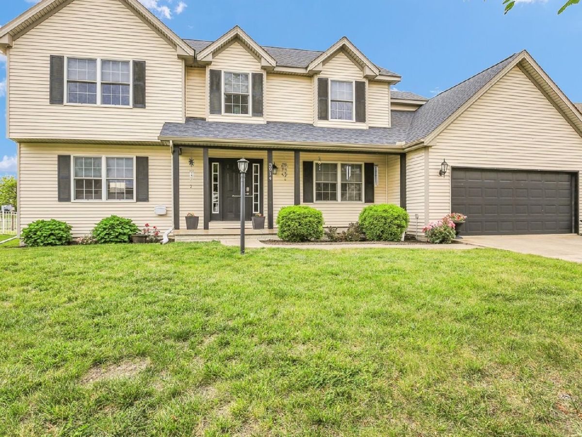 Homes & Townhomes & Condos For Sale Sawgrass Champaign Illinois, 3914 Tallgrass Drive