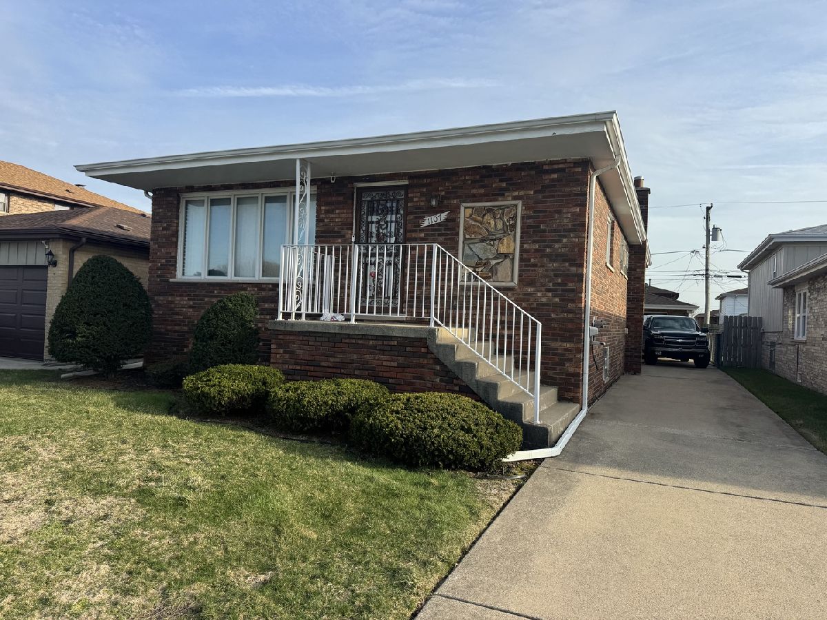 For Sale Calumet City Illinois, 1107 Herbert Breclaw Drive