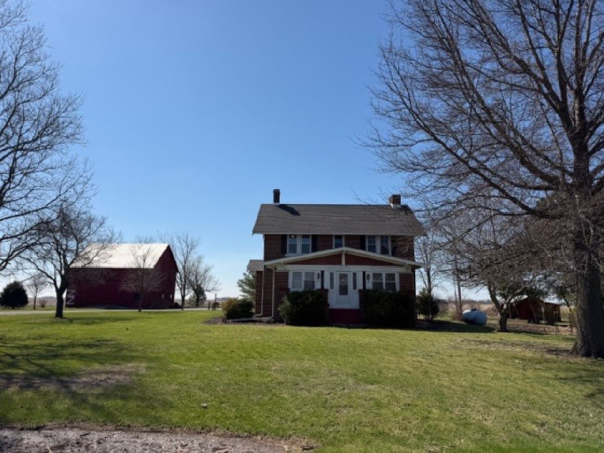  For Sale Maroa Illinois, 915 Emery Road